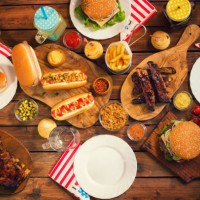 picknicktafel te vieren van de 4th of july - food stockfoto's en -beelden