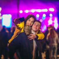 piggyback ride on a music festival - concert stock pictures, royalty-free photos & images