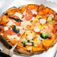 pizza margherita and capricciosa, half and half - junk food stock pictures, royalty-free photos & images