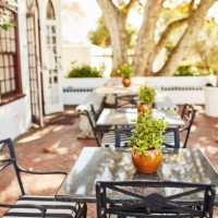 plan d’un jardin à l’extérieur d’un hôtel chic - garden decoration photos et images de collection