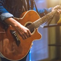 play the guitar by hand artist musician - concert stock pictures, royalty-free photos & images