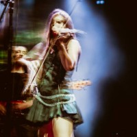 playing violin on rock koncert - concert stock pictures, royalty-free photos & images