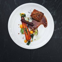 pork belly and vegetables with demi-glace sauce - food stockfoto's en -beelden