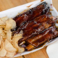 pork ribs with barbecue sauce and potato chips served on a food truck - junk food stock pictures, royalty-free photos & images
