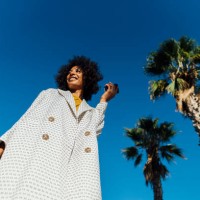 portrait of a beautiful woman, holding smartphone - fashion stock pictures, royalty-free photos & images