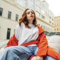 portrait of a beautiful young woman in the city - fashion stock pictures, royalty-free photos & images