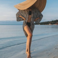 portrait of a blonde woman with an oversized straw hat on the beach - fashion stock pictures, royalty-free photos & images