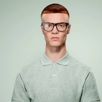 portrait of a red hair male with glasses on - fashion fotografías e imágenes de stock