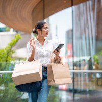 portrait of a wealthy asian woman outside a luxury mall - fashion stock pictures, royalty-free photos & images