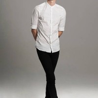 portrait of a young man indoors - fashion photos et images de collection