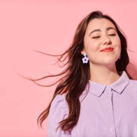 portrait of confident, happy young woman - fashion stock pictures, royalty-free photos & images