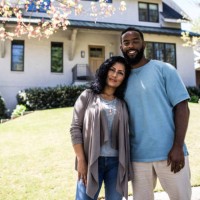 portrait of husband and wife in front of home - home decoration stock pictures, royalty-free photos & images