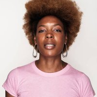 portrait of individual on a white background - hairstyle stockfoto's en -beelden