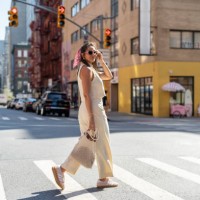 portrait of luxury modern woman in new york city - fashion stock pictures, royalty-free photos & images