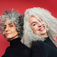 portrait of two women smiling - hairstyle stock-fotos und bilder