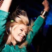 portrait of woman having fun at music event - concert stock pictures, royalty-free photos & images