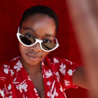 portrait of woman wearing sunglasses - fashion stock pictures, royalty-free photos & images