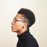 portrait of young man wearing glasses - hairstyle stockfoto's en -beelden