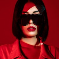 portrait of young photomodel woman with blunt hair in modern sunglasses with dramatic lighting. - fashion stock pictures, royalty-free photos & images