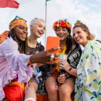 posting to social media - concert stock pictures, royalty-free photos & images