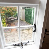 property cottage exterior - garden decoration stockfoto's en -beelden