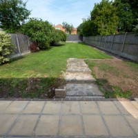 property exteriors - garden decoration photos et images de collection