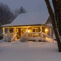 quaint snowy house at night decorated for christmas. fresh snow on the ground. - garden decoration stock pictures, royalty-free photos & images