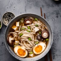 ramen bowl with boiled eggs and shiitake mushroom - food stockfoto's en -beelden