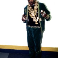 Rapper Slick Rick poses for photos backstage after his performance at The Arena in St. Louis, Missouri in August 1989.