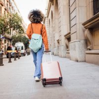 rear view of a girl on a journey - travel stockfoto's en -beelden