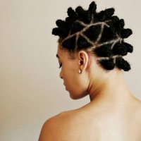 rear view of mixed race woman - hairstyle stockfoto's en -beelden