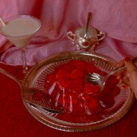 red jelly cake filled with hearts and hand with spoon - home decoration stock-fotos und bilder