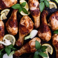 roasted chicken legs with vegetables and herbs on baking tray - junk food stock-fotos und bilder
