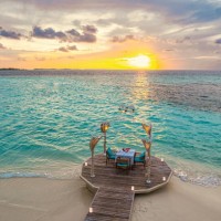 romantic beach dinner setting with sunset sky - home decoration stock pictures, royalty-free photos & images