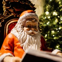 santa claus statue reading a book - garden decoration stock pictures, royalty-free photos & images