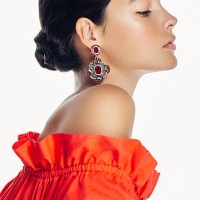 schöne frau mit kleidung und schmuck, haute couture - fashion stock-fotos und bilder