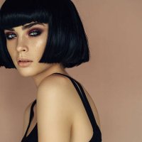 schöne frau mit make-up - hairstyle stock-fotos und bilder
