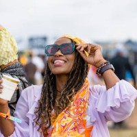 se laisser aller le week-end - concert photos et images de collection