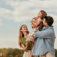 seeing your daughter happy is a remarkable feeling - travel stock pictures, royalty-free photos & images