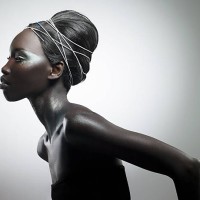 seitenansicht einer frau mit metallic-make-up - fashion stock-fotos und bilder