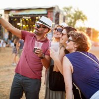 selfie at summer festival - concert stock pictures, royalty-free photos & images