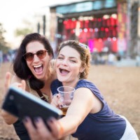selfie on festival - concert stock pictures, royalty-free photos & images