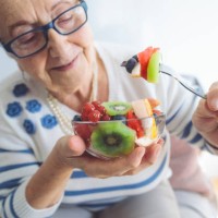 senior woman at home - food stockfoto's en -beelden