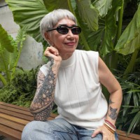 senior woman sitting in the park with a smile - fashion stock pictures, royalty-free photos & images