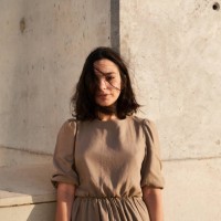 serious portrait of pretty caucasian young lady looking at camera. - fashion stock pictures, royalty-free photos & images