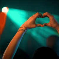 she's got too much love for the music - concert stock pictures, royalty-free photos & images