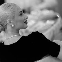 side portrait of blonde woman sitting at the restaurant. - hairstyle stock-fotos und bilder