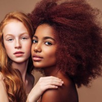 sie ist meine beste freundin - fashion stock-fotos und bilder