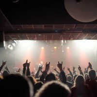 sillhouettes of concert crowd in front of bright stage lights - concert stock pictures, royalty-free photos & images