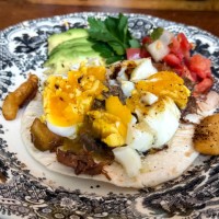 simple poached egg on tortilla flat bread breakfast - junk food stock pictures, royalty-free photos & images